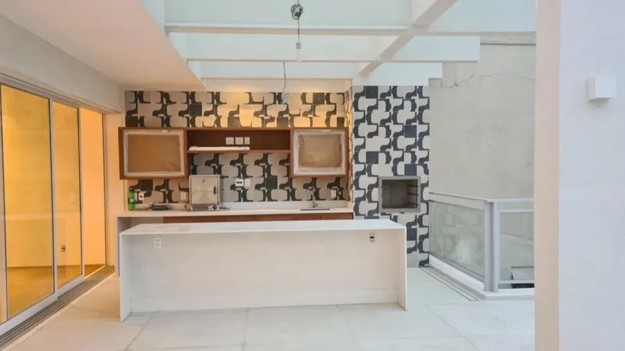 Cobertura com área gourmet — area gourmet vista. Obra da Alta Construtora.